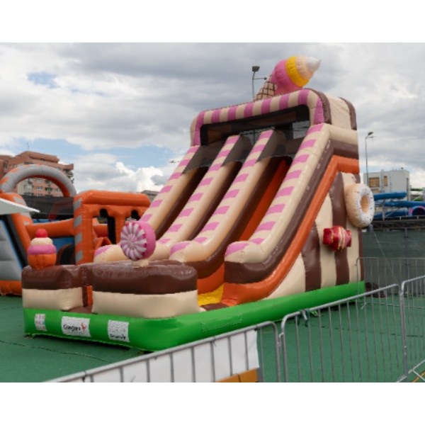 Toboggan gonflable double avec le thème des bonbons