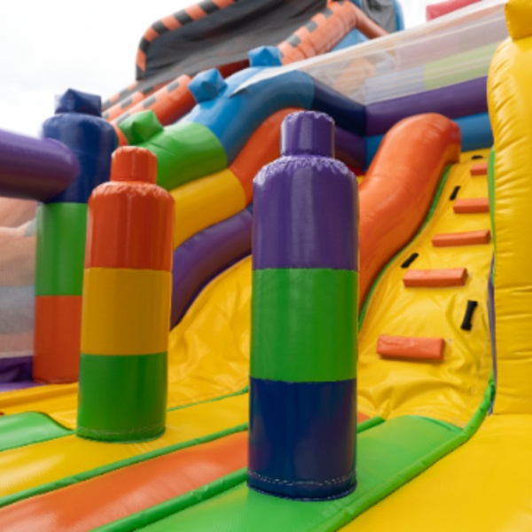 Aire de jeux gonflable 8x6 sur le thème des blocs colorés