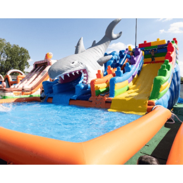 ENSEMBLE de toboggans aquatiques gonflables avec piscine - requin et blocs