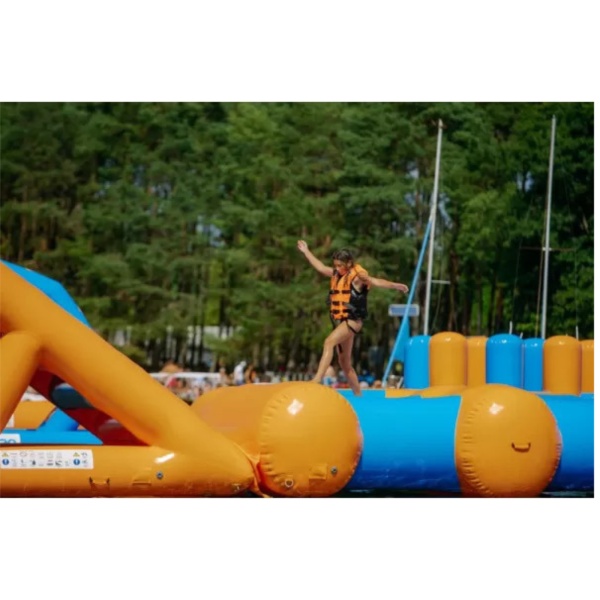Parc aquatique gonflable Eta (19 x 13 m)