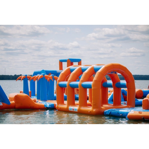 Parc aquatique gonflable Lambda (47 x 17 m)