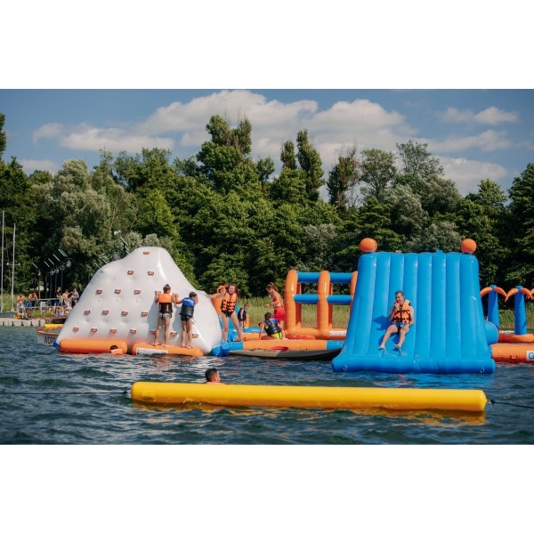 Parc aquatique gonflable Xi (31 x 19 m)